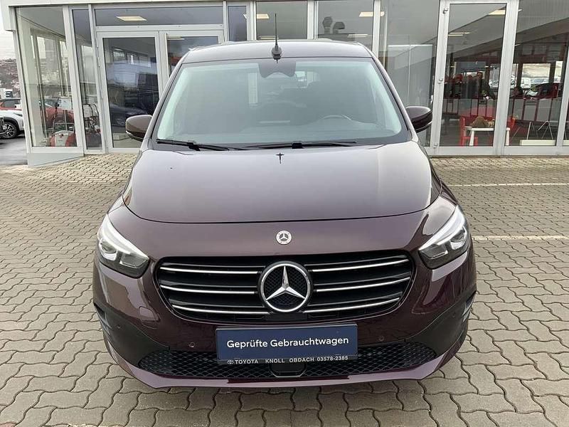 Gebraucht Mercedes T180 116 PS (85 kW) 2022 Rot Van / Kleinbus