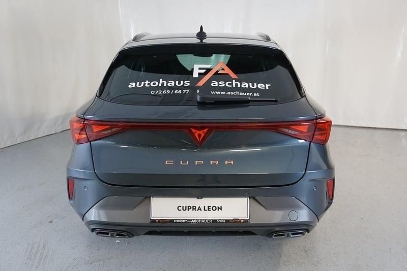 Neu Cupra Leon 204 PS (150 kW) 2025 Dunkelgrau  metallicperleffekt Kombi
