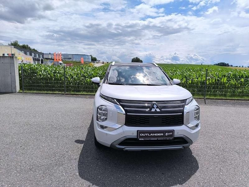 Gebraucht Mitsubishi Outlander P-HEV 136 PS (100 kW) 2025 Weiß SUV