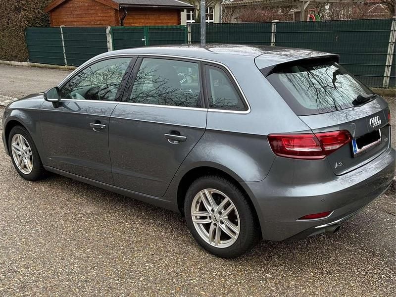 Gebraucht Audi A3 116 PS (85 kW) 2017 Grau Limousine