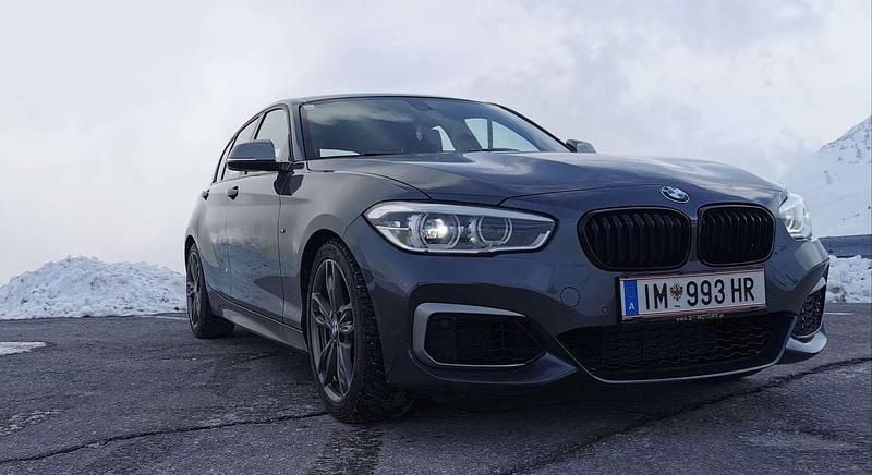 Grau Gebraucht 2016 BMW M140 M Sport Kleinwagen | € 36.000 - Bild 1/4