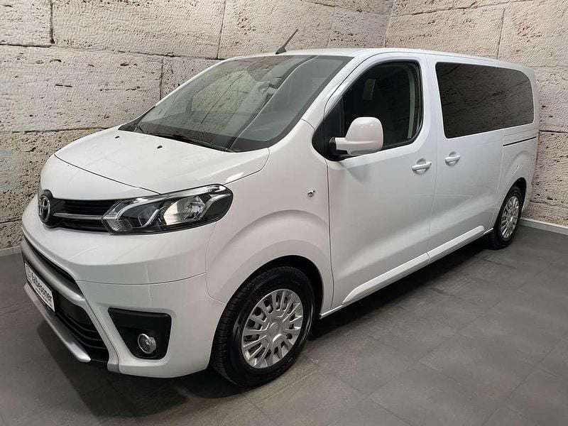 Weiß Gebraucht 2023 Toyota Proace Verso Kombi | € 36.500 (Guter Preis) - Bild 1/4