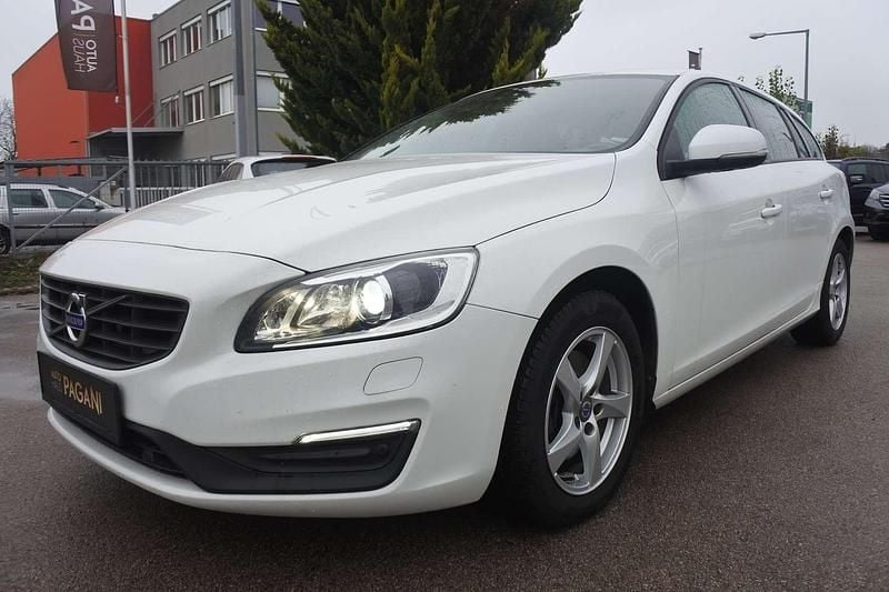Gebraucht Volvo V60 150 PS (110 kW) 2016 Weiß Kombi