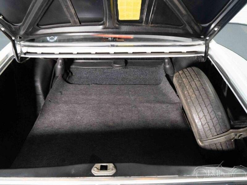 Gebraucht Mercedes 250 130 PS (95 kW) 1968 Weiß Limousine