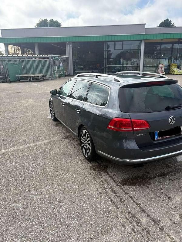 Gebraucht VW Passat Highline 140 PS (102 kW) 2011 Grau Kombi