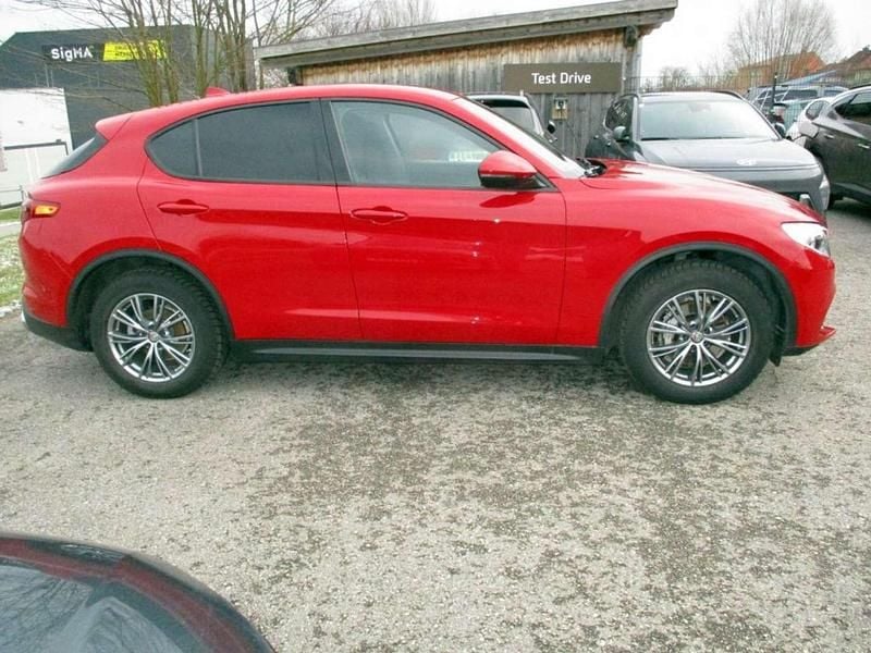 Gebraucht Alfa Romeo Stelvio 189 PS (139 kW) 2022 Rot SUV