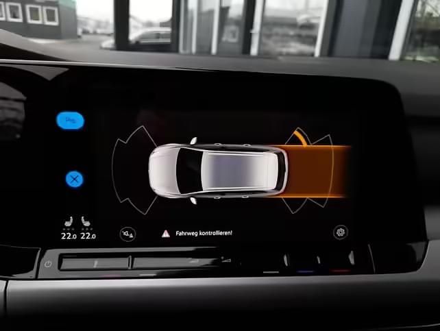 Gebraucht VW Golf VIII Life 150 PS (110 kW) 2022 Deepblackperleffect Kombi