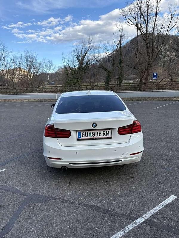 Gebraucht BMW 318 143 PS (105 kW) 2013 Limousine