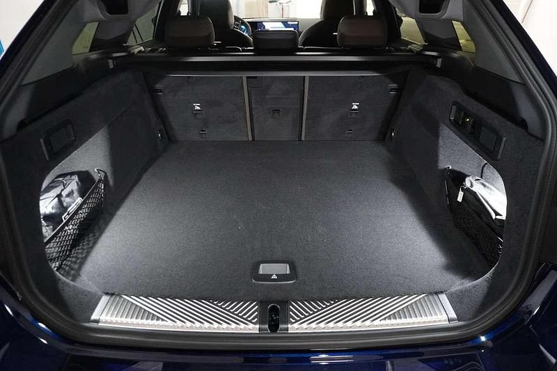 Gebraucht BMW 530e Efficient Dynamics 299 PS (219 kW) 2024 Blau Kombi