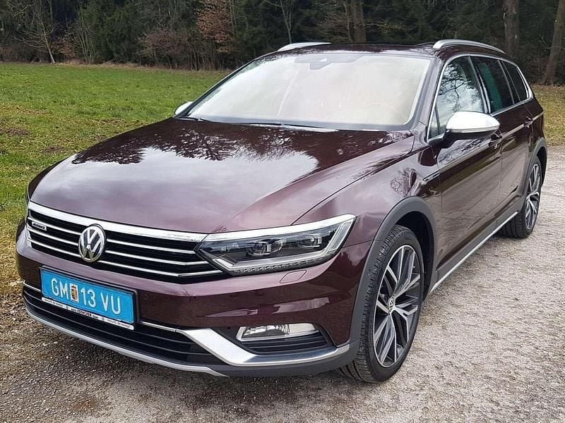 Rot Gebraucht 2016 VW Passat Alltrack Kombi | € 21.000 - Bild 1/3