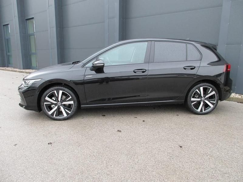 Neu VW Golf VIII 115 PS (84 kW) 2025 Schwarz  metallic