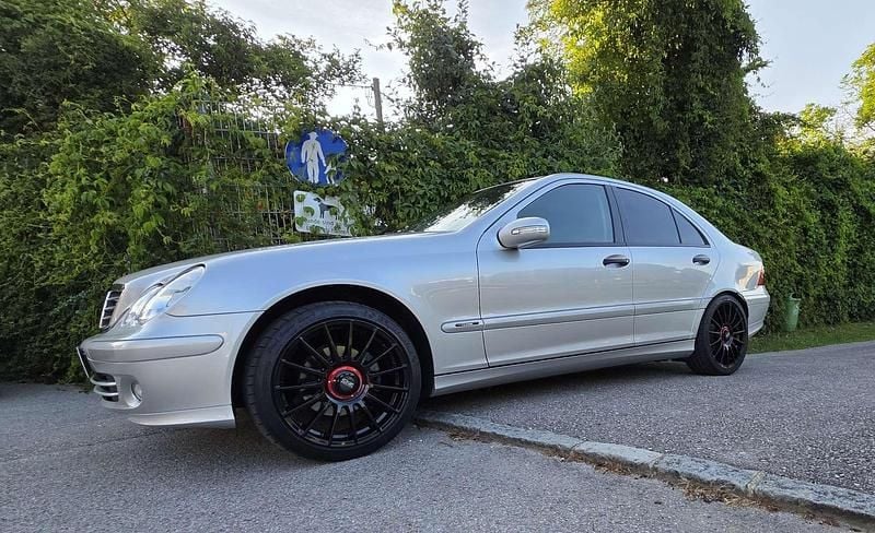 Gebraucht Mercedes C200 Classic 122 PS (89 kW) 2004 Silber Limousine