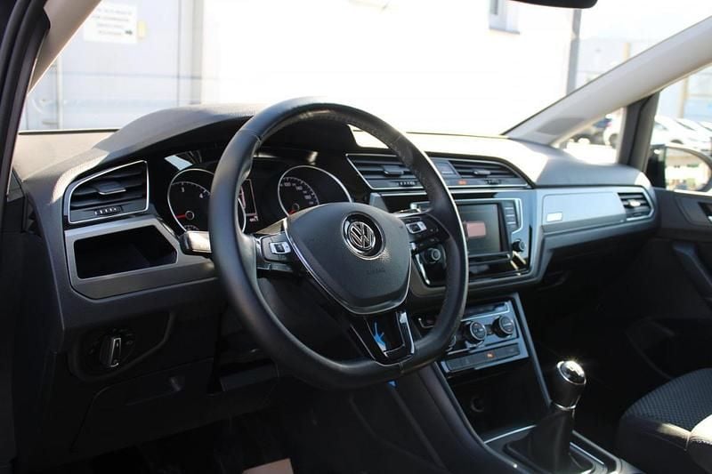 Gebraucht VW Touran Comfortline 150 PS (110 kW) 2016 Schwarz  metallicperleffektno Van / Kleinbus