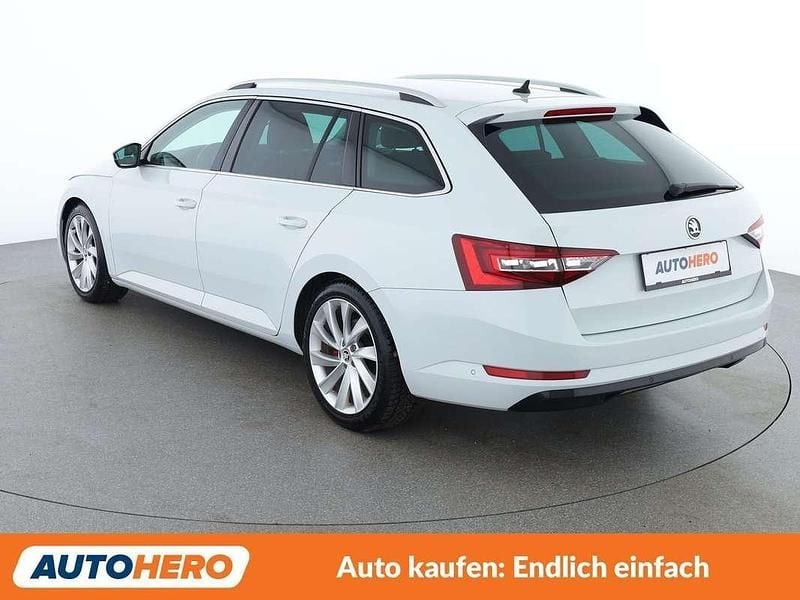 Gebraucht Skoda Superb Style 150 PS (110 kW) 2016 Weiß Kombi