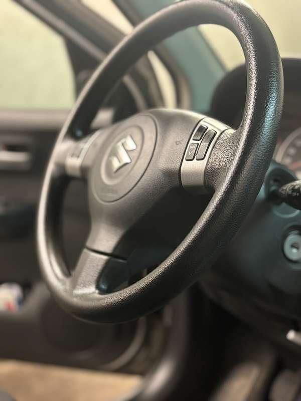 Gebraucht Suzuki Swift GL 69 PS (50 kW) 2005 Silber Limousine