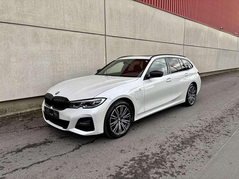 Gebraucht BMW 330e M Sport 184 PS (135 kW) 2021 Weiß Kombi