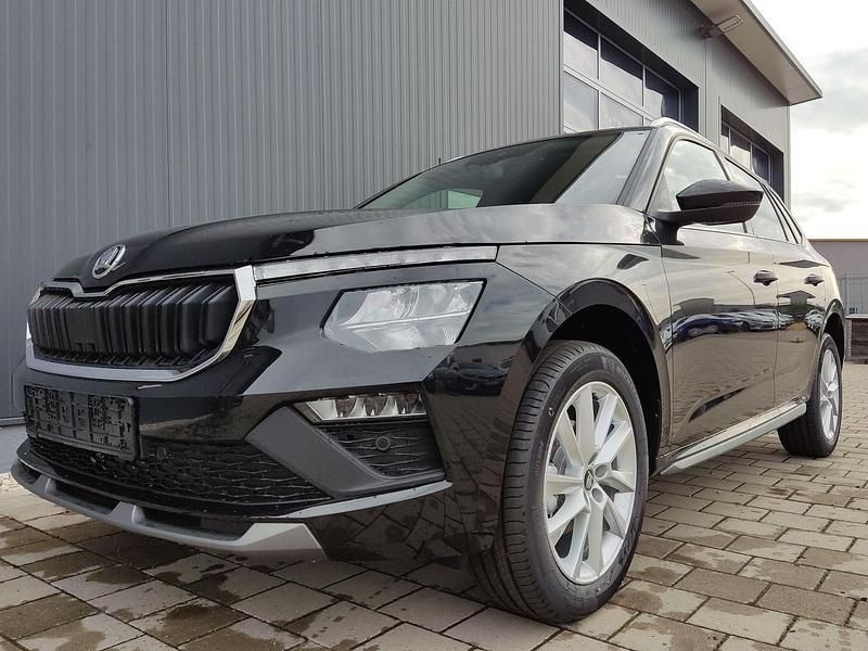 Schwarz Neu 2025 Skoda Kamiq Premium Edition SUV | € 33.213 (Etwas zu teuer) - Bild 1/4