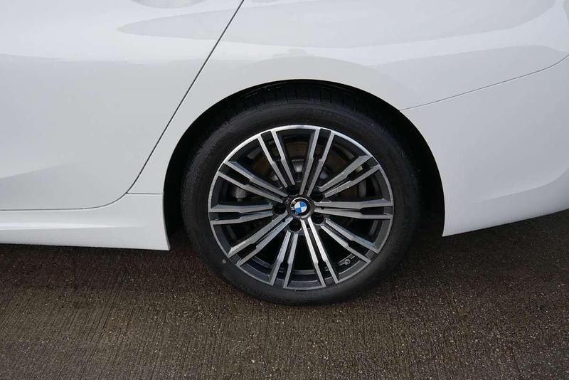 Gebraucht BMW 320e Shadowline 163 PS (119 kW) 2021 Alpinweiß Kombi