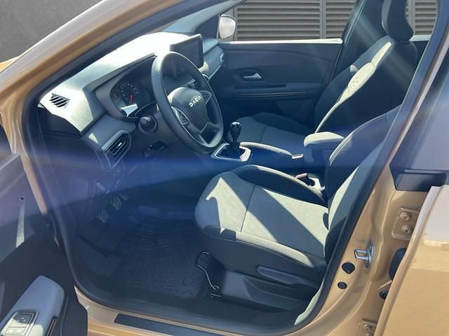 Neu Dacia Sandero 101 PS (74 kW) 2025 Limousine