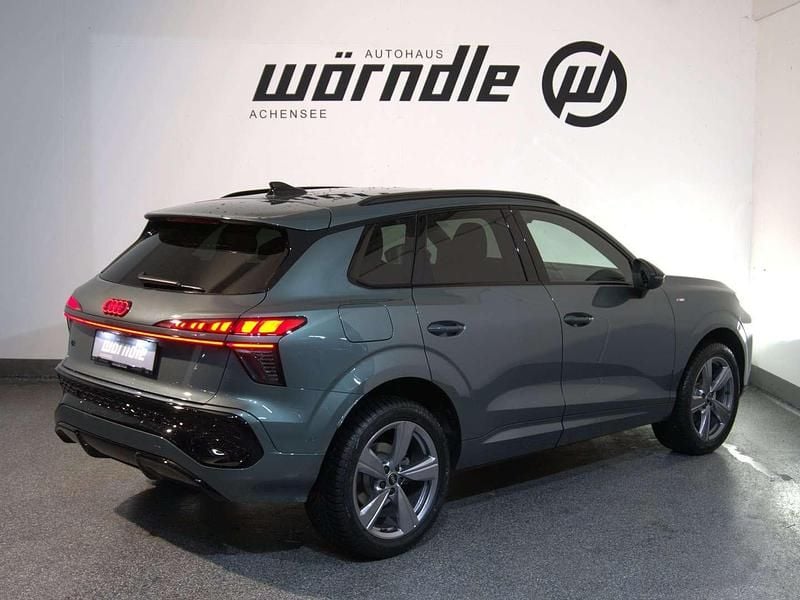 Neu Audi Q3 S-Line 150 PS (110 kW) 2025 Mittelgrün metallic SUV