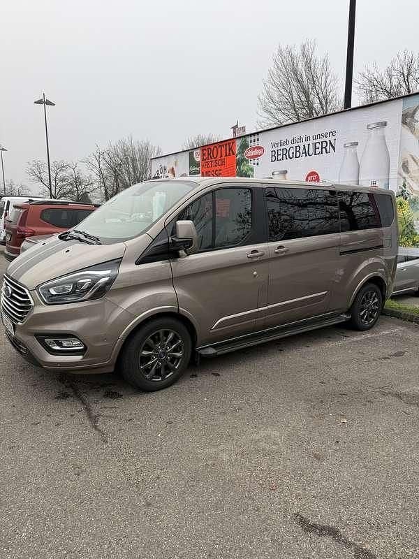 Gebraucht Ford Tourneo Titanium 186 PS (136 kW) 2020 Grau Van / Kleinbus