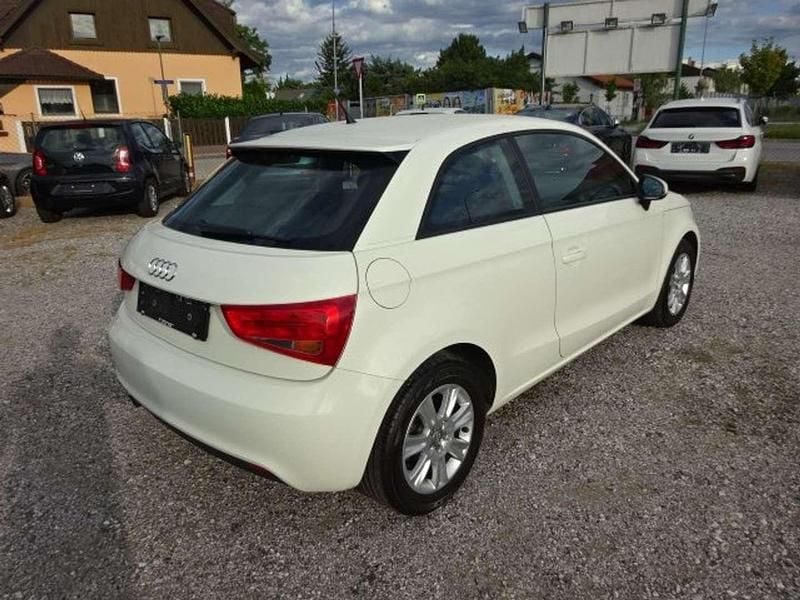 Gebraucht Audi A1 Attraction 86 PS (63 kW) 2011 Weiß Kleinwagen