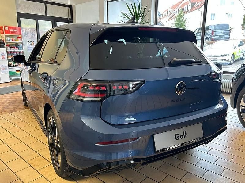 Neu VW Golf VIII Sport 115 PS (84 kW) 2026 Mittelblau  normal