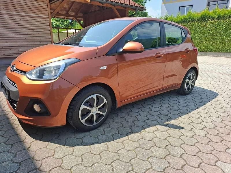 Gebraucht Hyundai i10 Comfort 65 PS (47 kW) 2014 Orange Kleinwagen