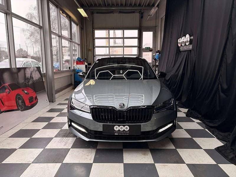 Gebraucht Skoda Superb SportLine 150 PS (110 kW) 2020 Grau Kleinwagen