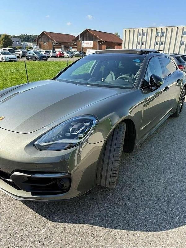 Grün Gebraucht 2022 Porsche Panamera 4 Platinum Edition Limousine | € 99.000 (Fairer Preis) - Bild 1/4