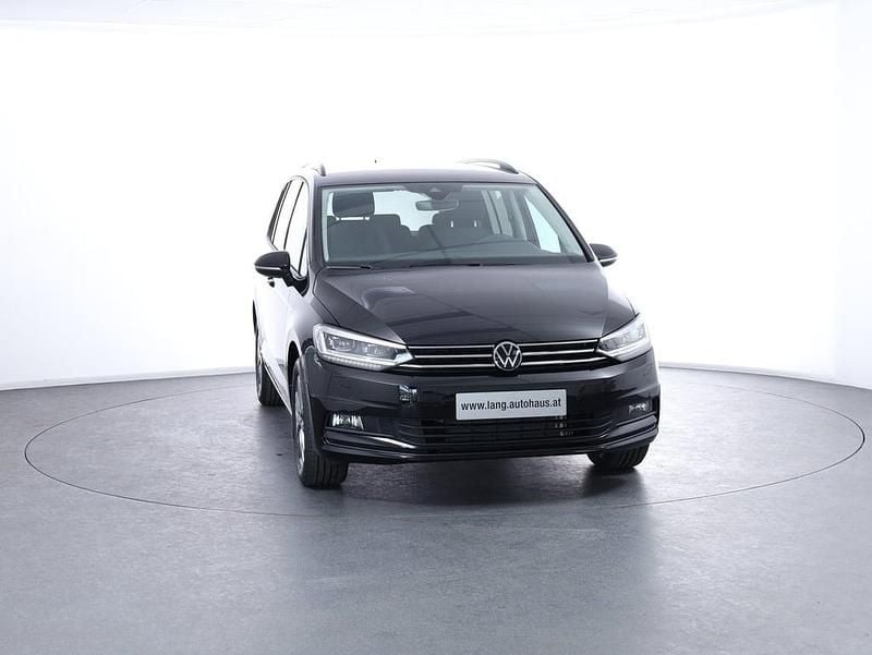Neu VW Touran 150 PS (110 kW) 2026 Schwarz  metallic Van / Kleinbus