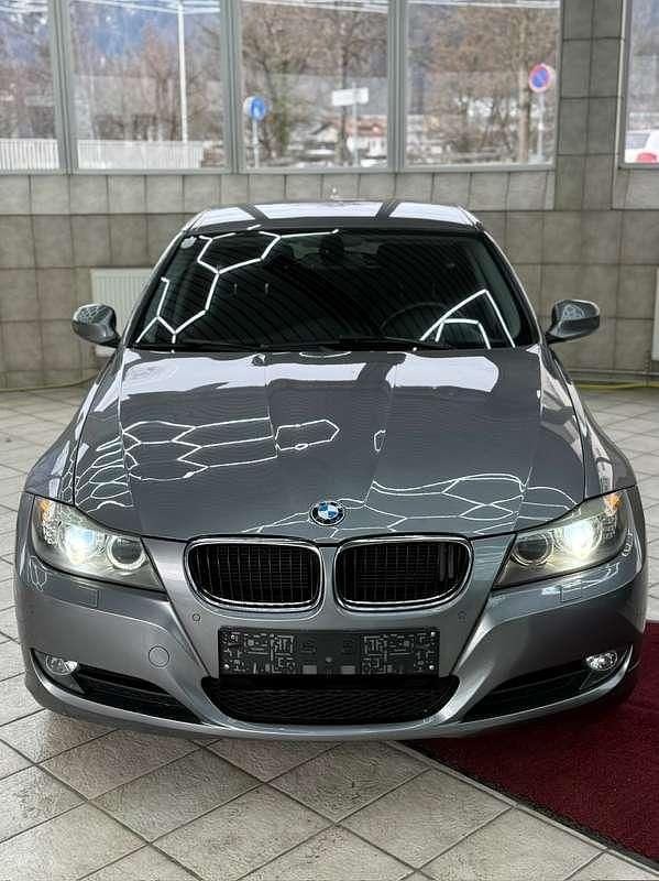 Gebraucht BMW 318 122 PS (89 kW) 2010 Silber Kombi