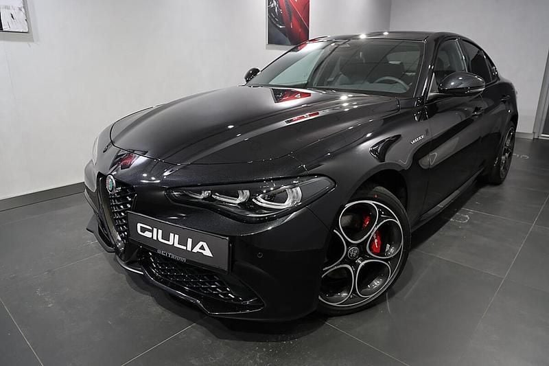 Schwarz Neu 2026 Alfa Romeo Giulia Veloce Limousine | € 62.440 - Bild 1/4