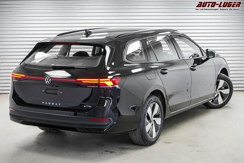 Neu VW Passat 150 PS (110 kW) 2025 Grenadilla black metallic (ly9t) Kombi