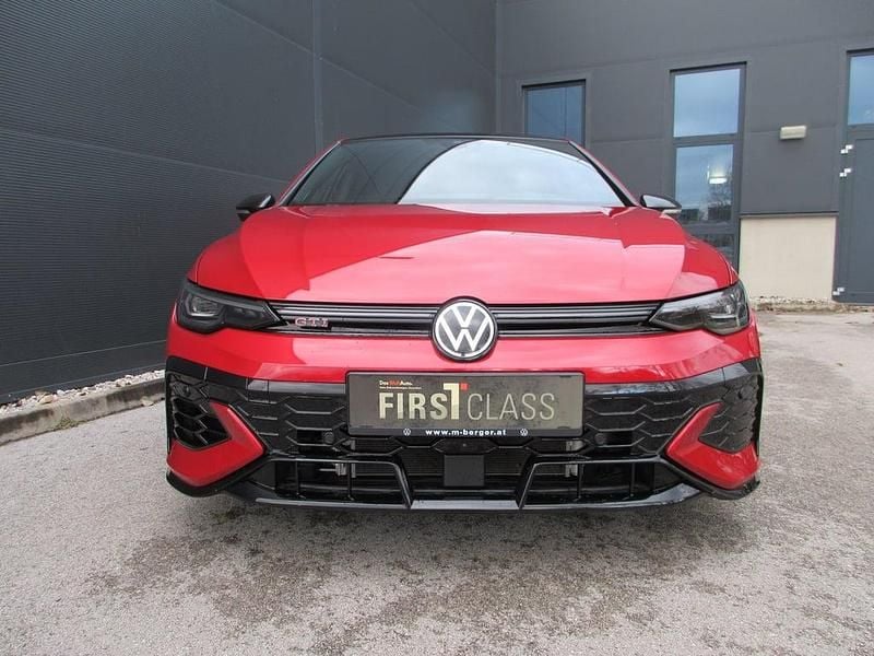 Gebraucht VW Golf VIII GTI Clubsport 300 PS (220 kW) 2025 Mittelrot  metallic Limousine