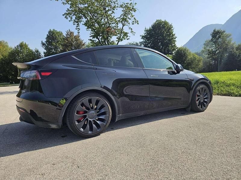 Schwarz Gebraucht 2024 Tesla Model Y Performance SUV | € 41.400 (Guter Preis) - Bild 1/4