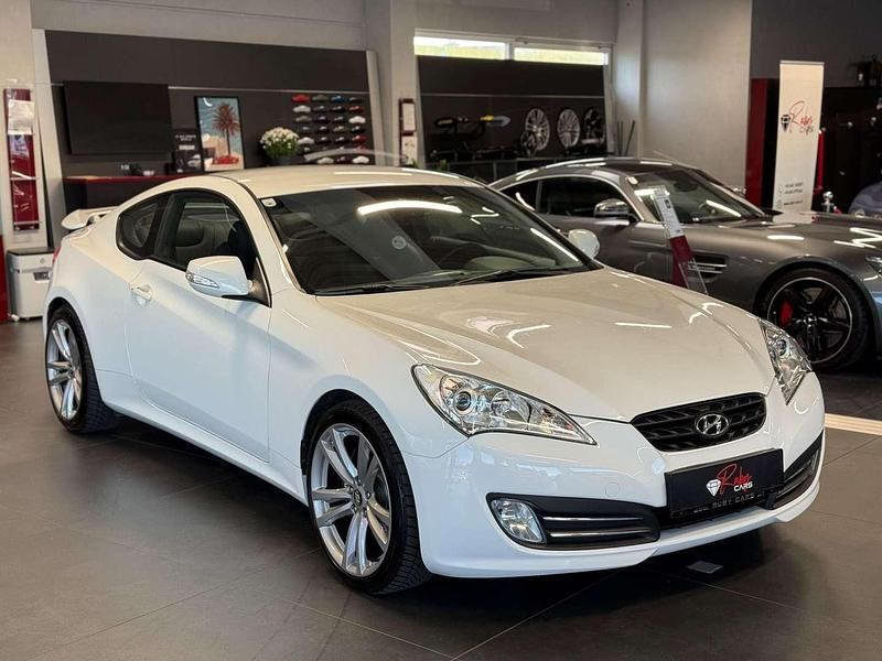 Weiß Gebraucht 2013 Hyundai Genesis Turbo Coupé | € 16.990 - Bild 1/4