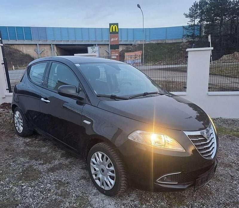 Gebraucht Lancia Ypsilon 69 PS (50 kW) 2011 Schwarz Kleinwagen