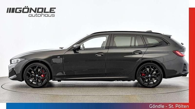 Gebraucht BMW 330e 184 PS (135 kW) 2025 Grau Kombi