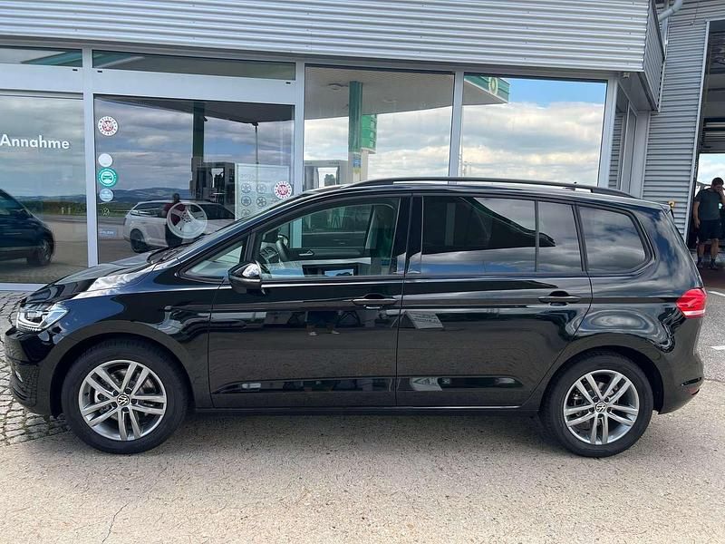 Gebraucht VW Touran Life 150 PS (110 kW) 2025 Schwarz Van / Kleinbus