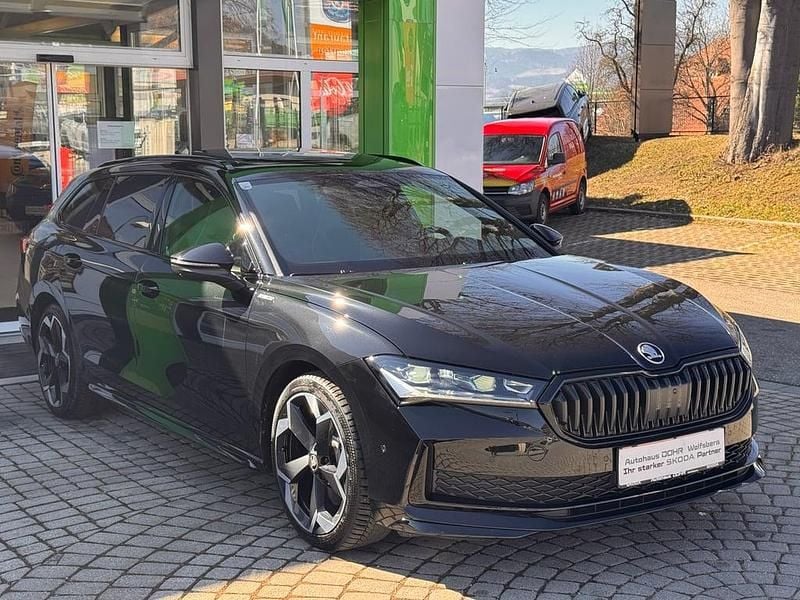 Neu Skoda Superb SportLine 193 PS (141 kW) 2025 Schwarz  metallicperleffektno Kombi