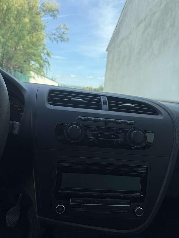 Schwarz Gebraucht 2012 Seat Leon Copa Kleinwagen | € 4.000 - Bild 1/4