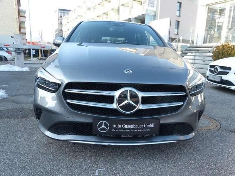 Gebraucht Mercedes B200 163 PS (119 kW) 2019 Grau Van / Kleinbus