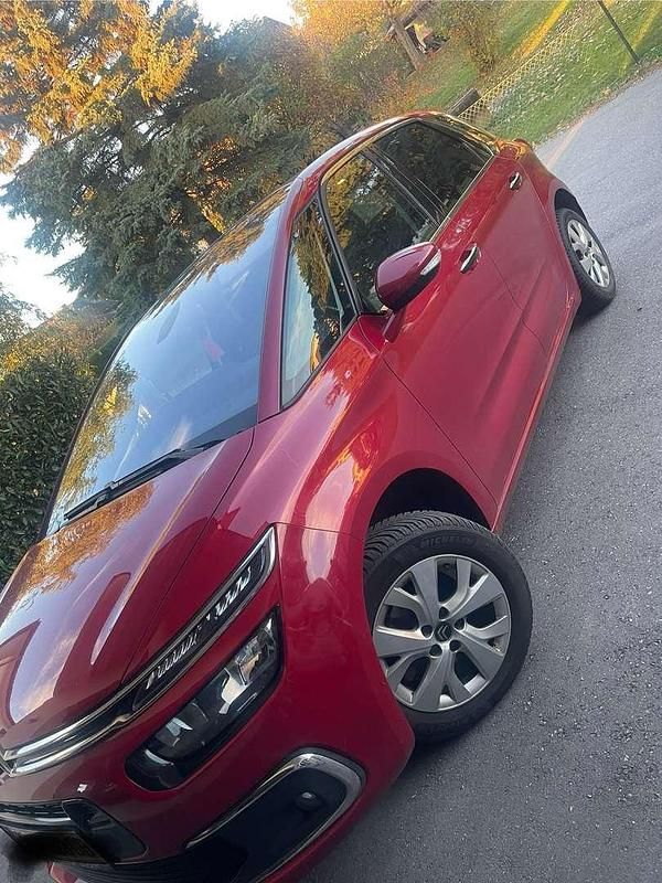 Rot Gebraucht 2016 Citroën C4 Picasso PureTech Van / Kleinbus | € 13.000 (Teuer) - Bild 1/4