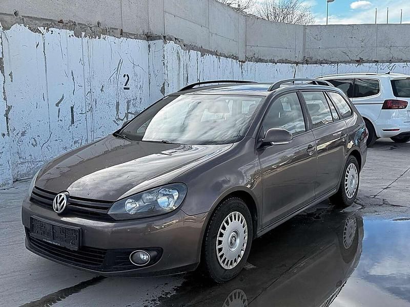 Gebraucht VW Golf VII Trendline 105 PS (77 kW) 2013 Braun Kombi