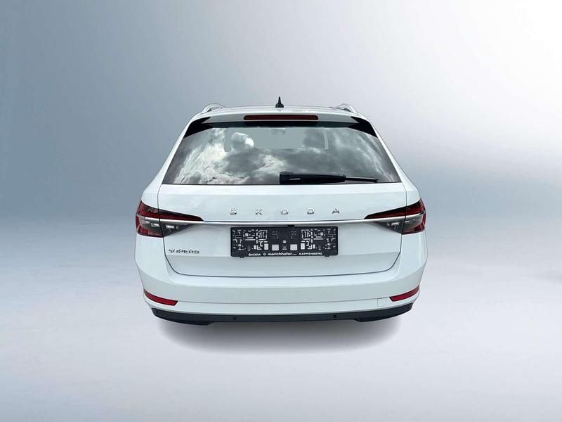 Gebraucht Skoda Superb Style 150 PS (110 kW) 2023 Weiß Kombi