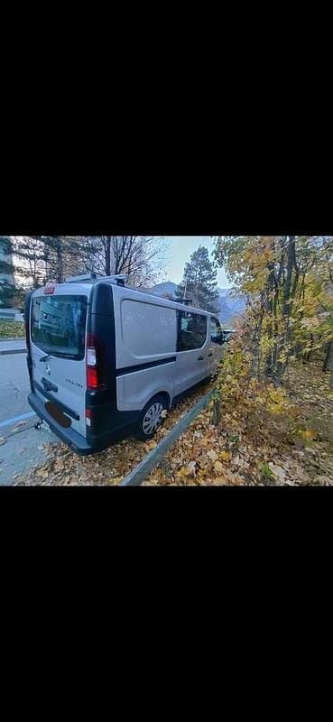 Gebraucht Renault Trafic 121 PS (88 kW) 2018 Silber Van / Kleinbus
