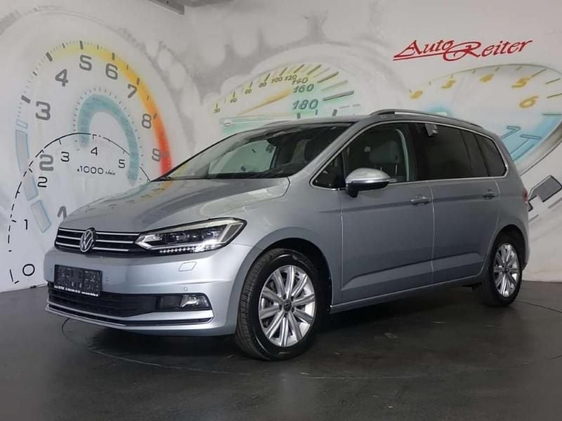 Gebraucht VW Touran Highline 150 PS (110 kW) 2024 Oyster silver metallic Van / Kleinbus