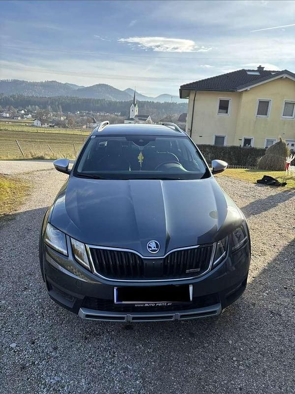 Gebraucht Skoda Octavia Scout 184 PS (135 kW) 2020 Grau Kombi