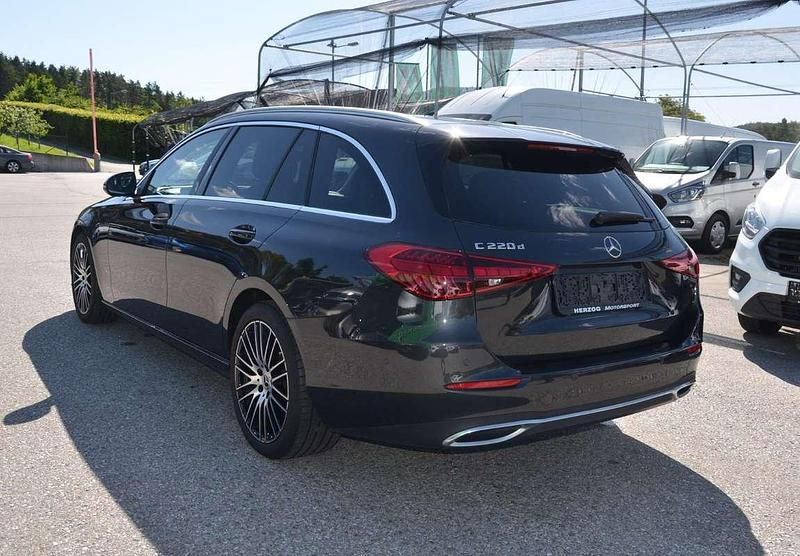 Gebraucht Mercedes C220 197 PS (144 kW) 2023 Grau Kombi